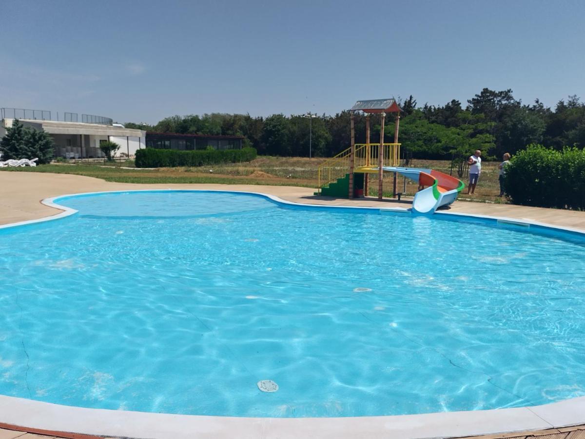 Blaxy Resort Stefi Cu Acces La Piscine Gratuit ดูอาเซชิ ซิ เตร ออกุสต์ ภายนอก รูปภาพ