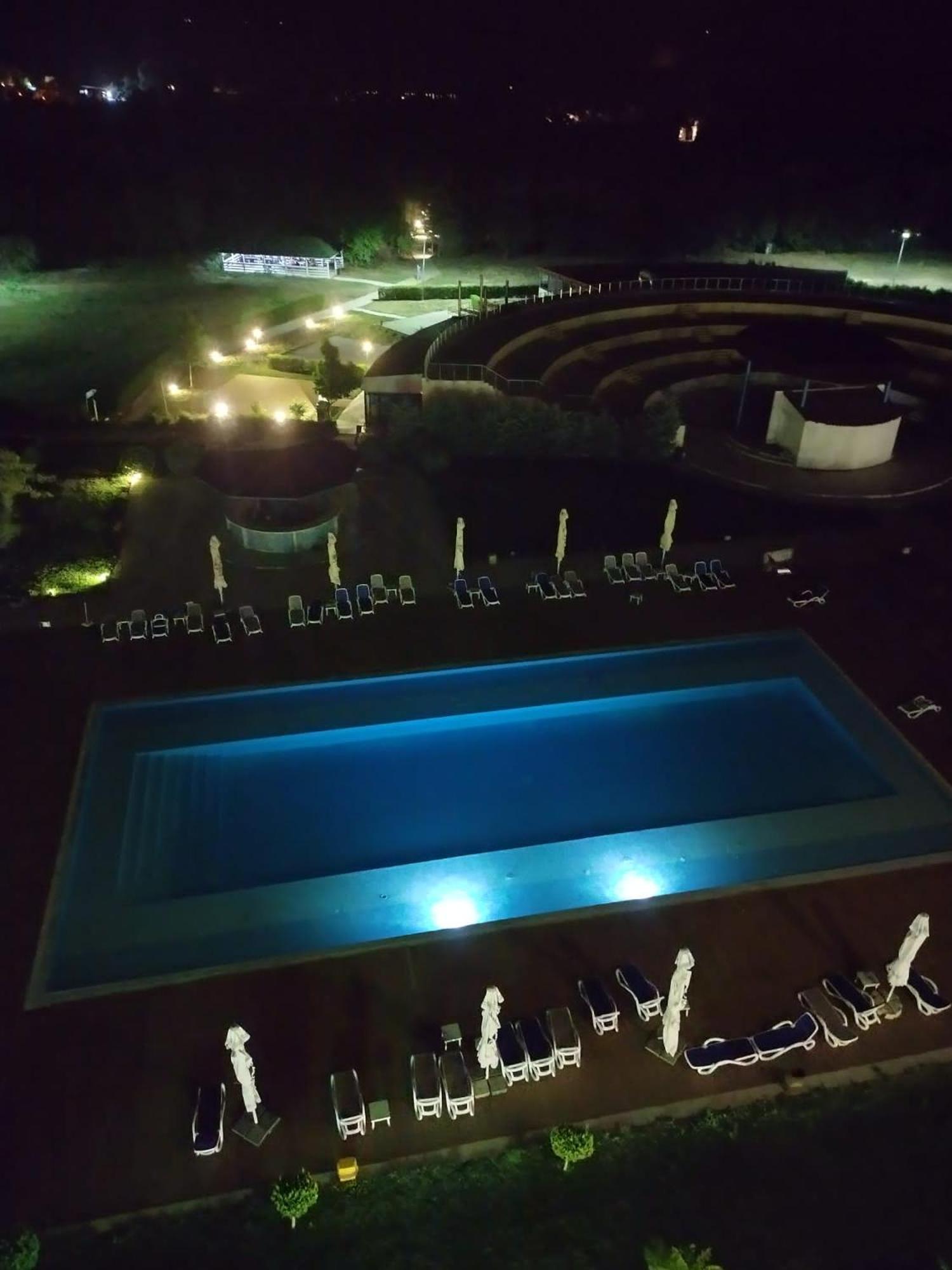 Blaxy Resort Stefi Cu Acces La Piscine Gratuit ดูอาเซชิ ซิ เตร ออกุสต์ ภายนอก รูปภาพ